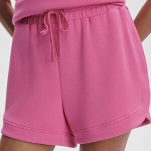 NEW Varley Ollie High Rise Short 3.5" in Ibis Rose